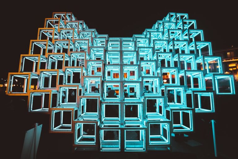 Technologie samoorganizujące: Przełomy w rozwoju.